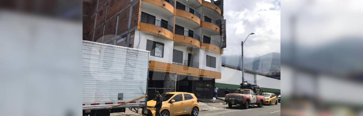 El hombre estaba en una de las habitaciones de este hotel de La Candelaria, en el Centro de la ciudad. FOTO: LAURA ROSA JIMÉNEZ VALENCIA