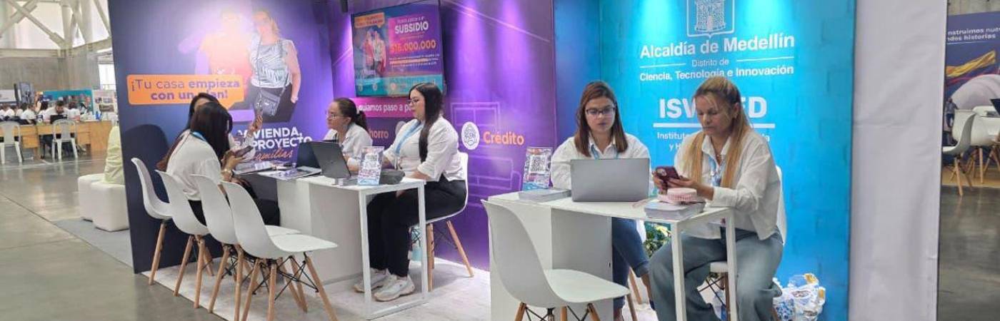 Además, se entregarán 30 cupos para acceder a un subsidio de la cuota inicial para compra de vivienda. FOTO: ALCALDÍA DE MEDELLÍN