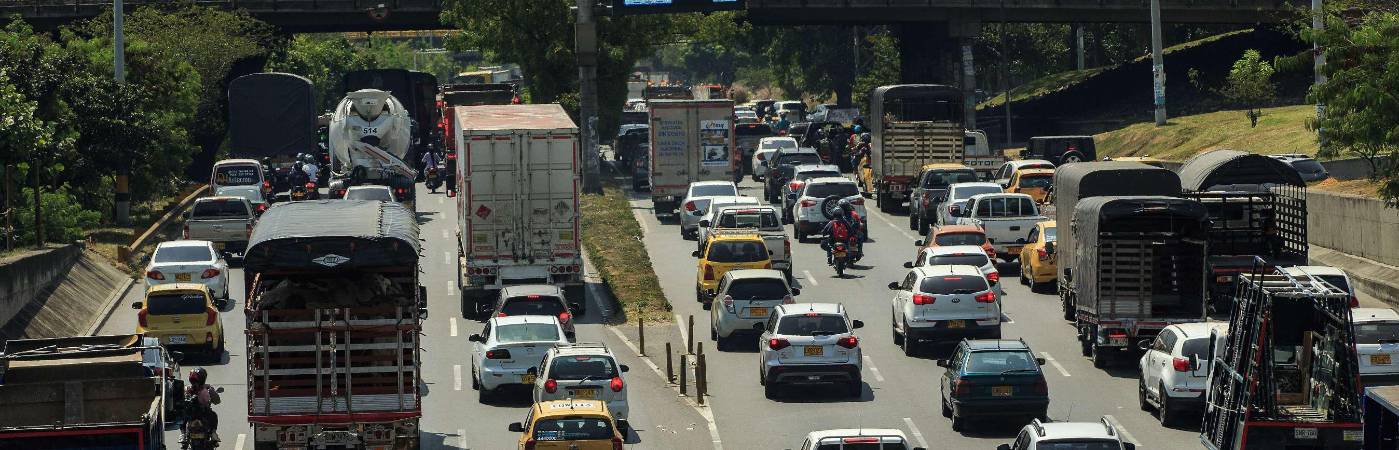 Mejor acuda a otros medios de transporte y ahórrese la multa, que vale más de medio millón de pesos si no cumple el pico y placa. / FOTO: ARCHIVO