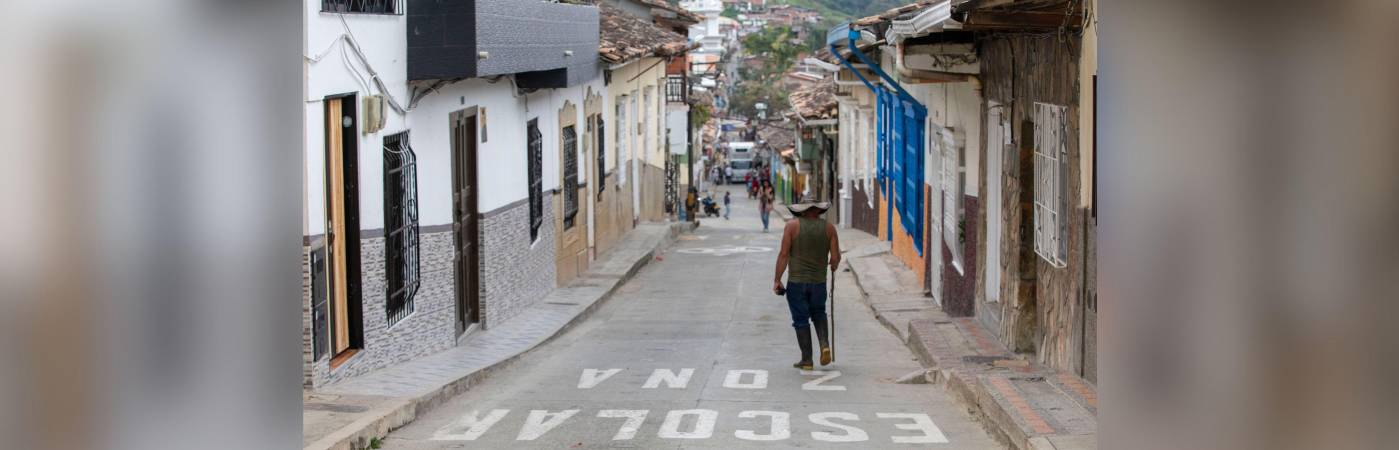 Una de las calles de Angostura, en el Norte antioqueño. FOTO: ARCHIVO - EDWIN BUSTAMANTE