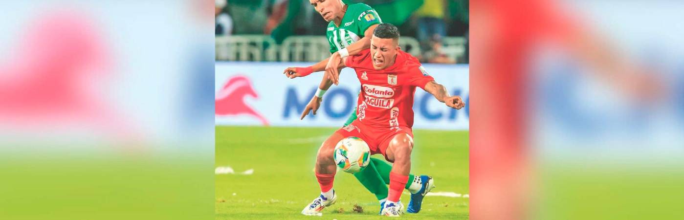 William Tesillo, de Nacional, y Cristian Barrios, del América. /FOTO: ANDRÉS CAMILO SUÁREZ