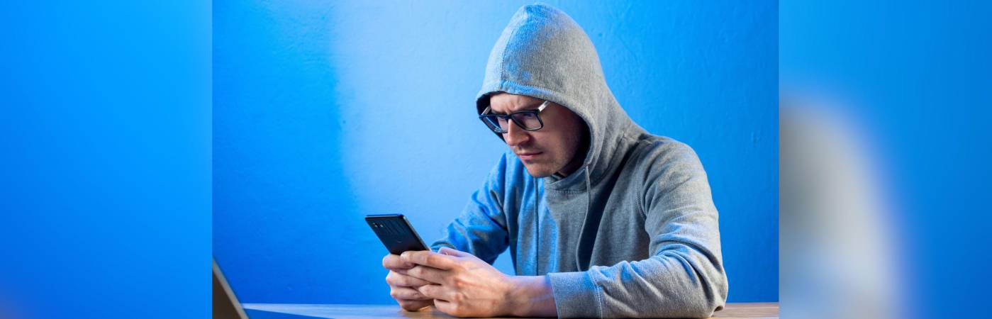 Las autoridades piden que los usuarios no se confíen cuando los contacten supuestos asesores bancarios. En vez de eso, mejor llame usted al banco. FOTO: MAGNIFIC
