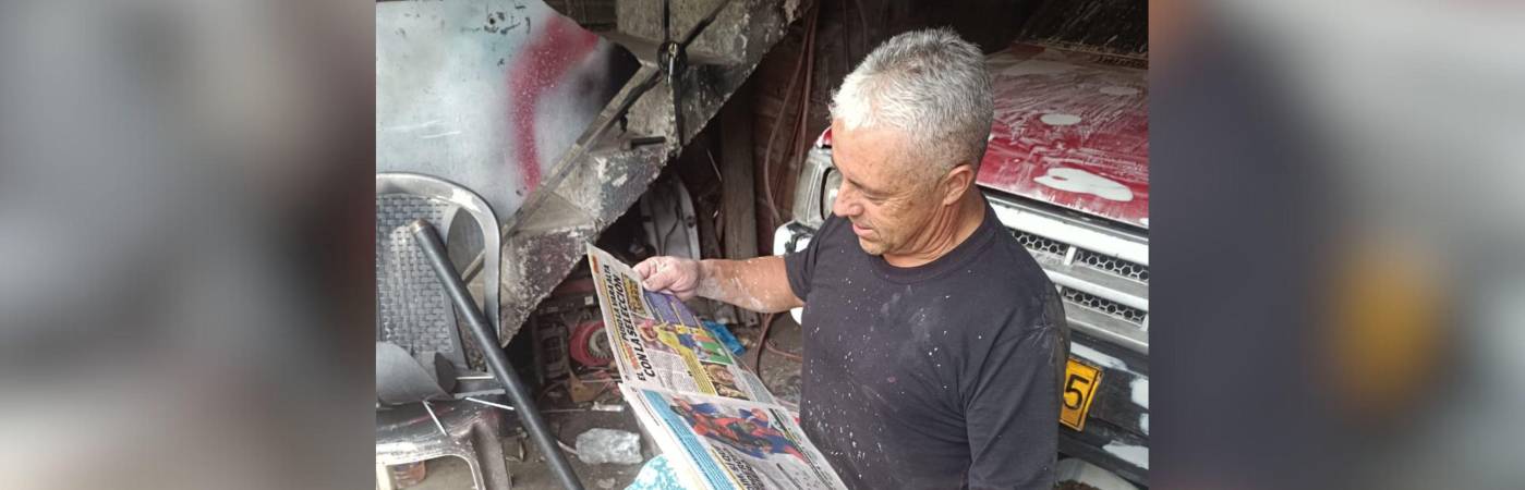Uno de los lectores de Q’hubo. /FOTO: CRISTIAN VÁSQUEZ