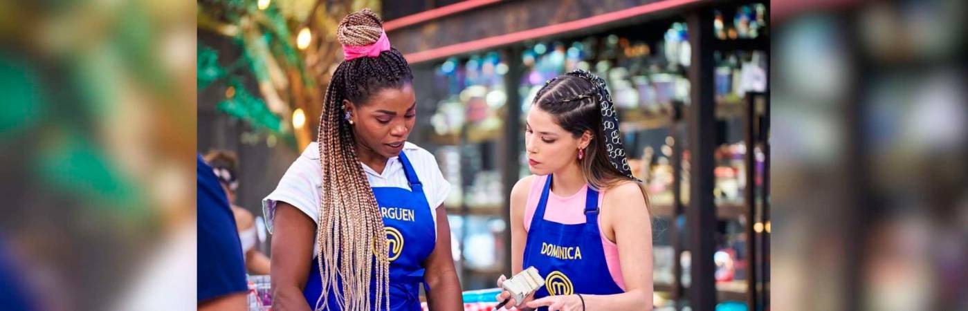Caterine Ibargüen y Dominica Duque durante un reto en ‘MasterChef Celebrity’. /FOTO: INSTAGRAM @dominicaduque