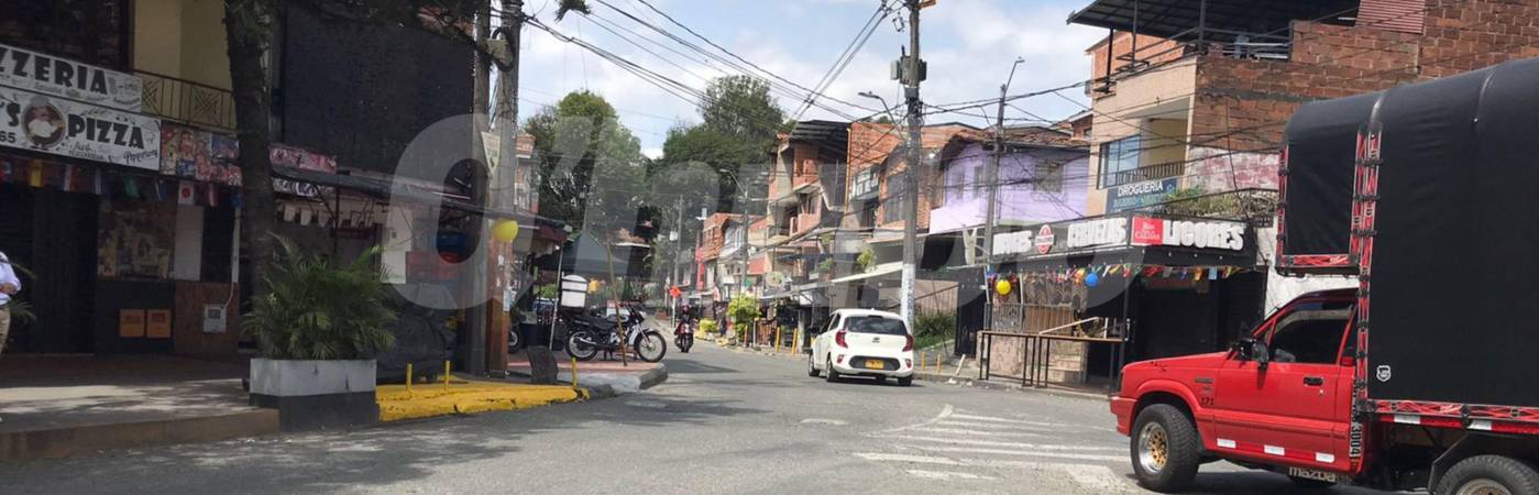 En esta, la principal calle de Barrio Nuevo, fue donde, según vecinos, ocurrió la golpiza que recibió Ocampo Hernández. FOTO: LAURA ROSA JIMÉNEZ VALENCIA