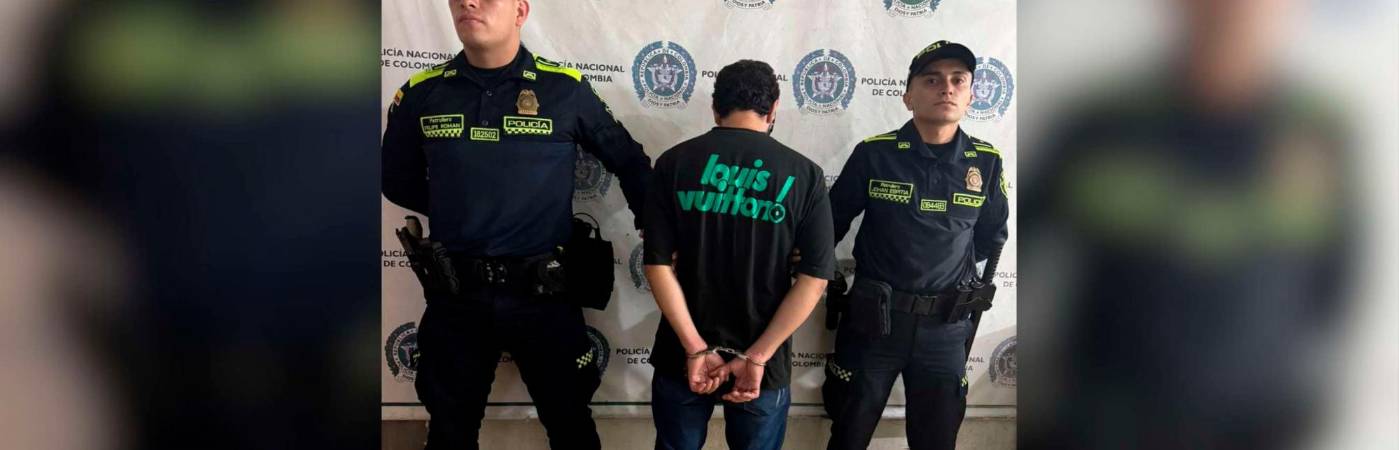 Al hombre le incautaron una moto Pulsar negra y quedó a disposición de las autoridades competentes. /FOTO: CORTESÍA