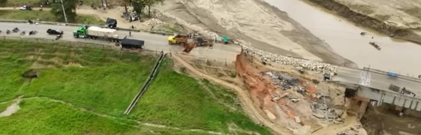 Así se ve actualmente el punto crítico, luego de que hubiese bajado el nivel del río Mulatos, ubicado en el corregimiento El Mellito, en Necoclí. FOTO: INVÍAS