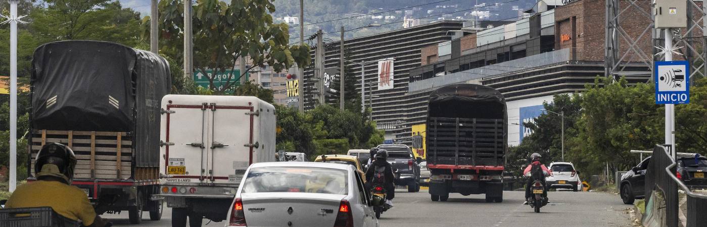 Cámaras de fotomulta instaladas en Envigado. Ubicación sector de Viva Envigado. FOTO: CAMILO SUÁREZ
