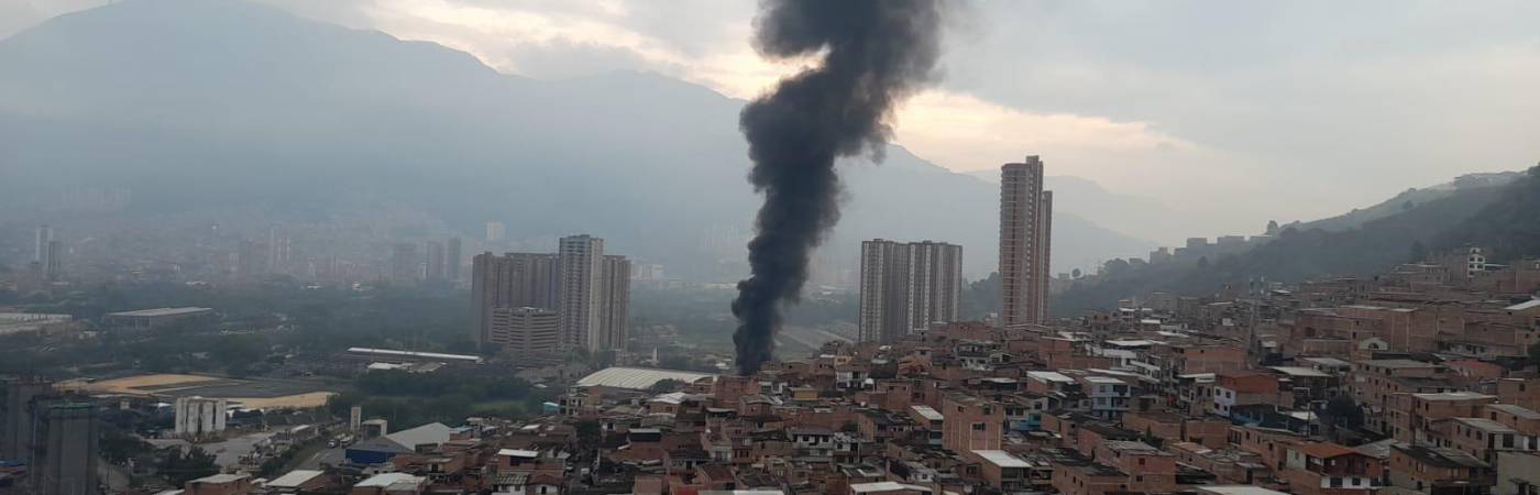 Las columnas de humo se podían observar desde gran parte del Valle de Aburrá. / FOTO: @soydeituango