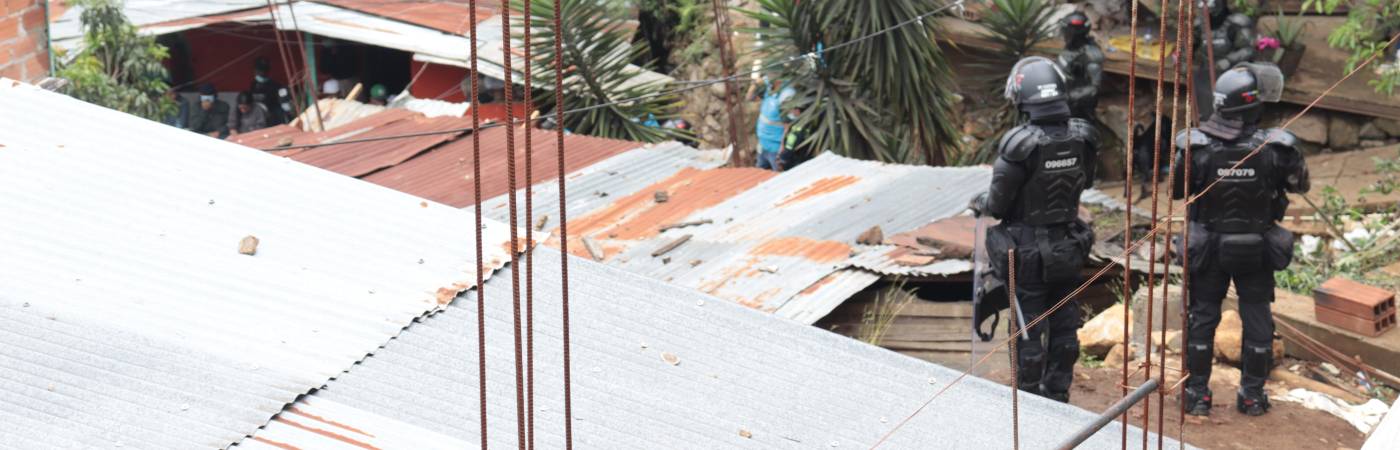 El tira y afloja en Manrique: Familias evacuadas y justicia a favor