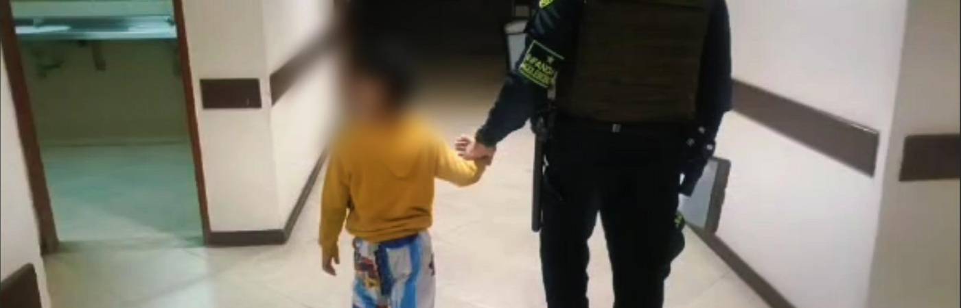 De acuerdo con el reporte oficial, el Grupo de Protección a la Infancia y Adolescencia asumió el caso en cuanto llegó al sitio. FOTO: ALCLADÍA DE MEDELLÍN