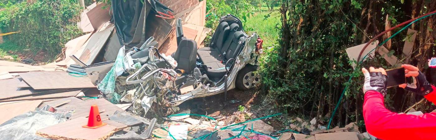 Así quedó el vehículo en el que se movilizaban las tres mujeres, miembros de una misma familia. / FOTO: QUINDÍO 24 HORAS