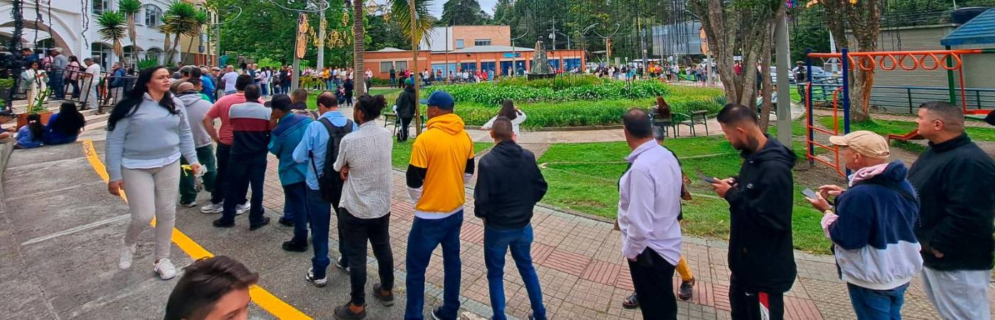 En los puestos de votación hubo largas filas. /FOTO: CORTESÍA 