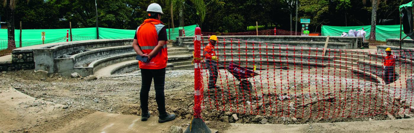 Más de 230 personas trabajan en la construcción del Gran Parque Medellín. FOTO: JULIO CÉSAR HERRERA