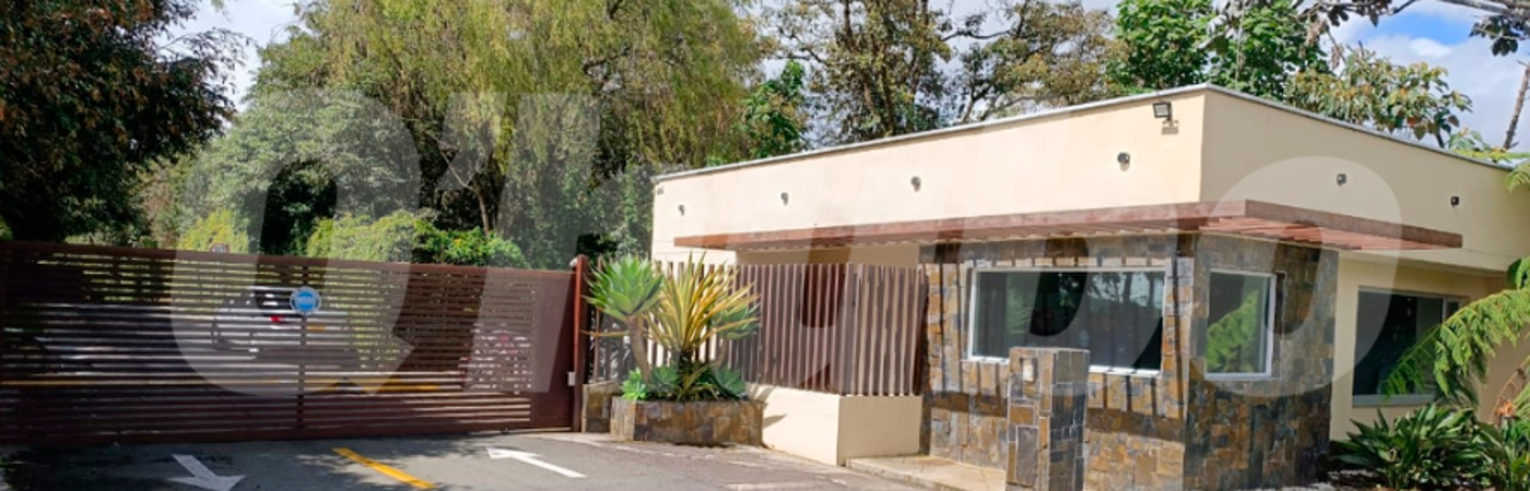 Hasta aquí llegó el cuadrante de la Policía que confirmó el fallecimiento de la pareja. / FOTO: SUSANA COGUA. 