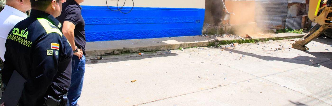 Derriban 3 inmuebles en Abejorral. /FOTO: GOBERNACIÓN DE ANTIOQUIA