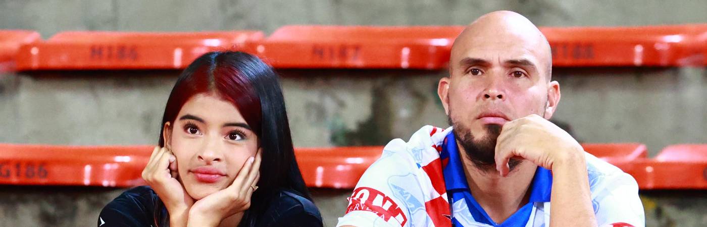 La afición poderosa no ocultó el desazón del resultado en el fortón rojo. / FOTO: MANUEL SALDARRIAGA.