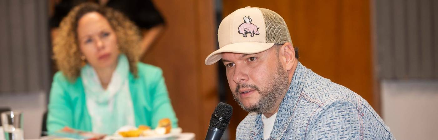 Oswaldo Natera también se convirtió en un referente de inspiración para los emprendedores y ha compartido su experiencia con ellos en los espacios de ‘Café por la Integración”. / FOTO: ESNEYDER GUTIÉRREZ.