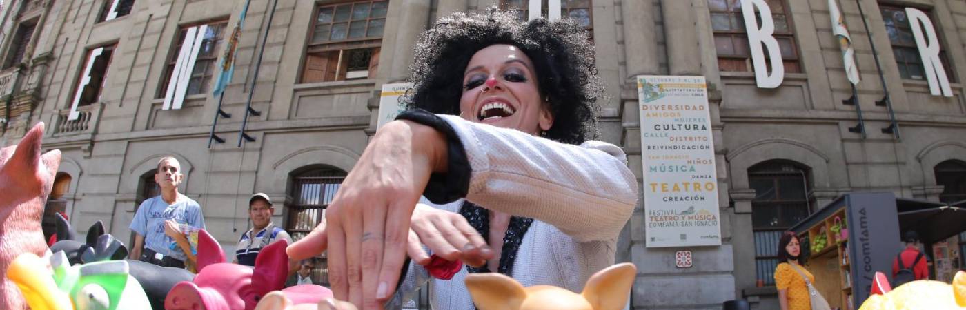 Festival de teatro Comfama en la plazuela de San Ignacio. / FOTO: CORTESÍA COMFAMA