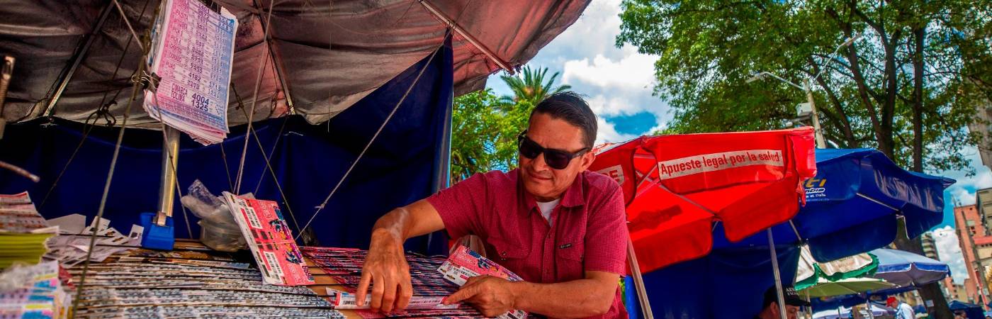 Vendedor de lotería. /FOTO: ANDRÉS CAMILO SUÁREZ