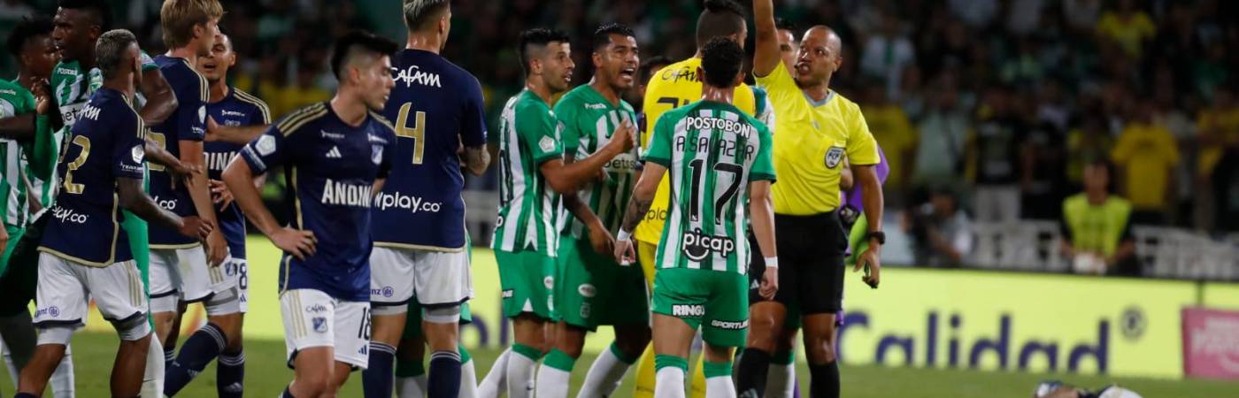 Los dos equipos se quedaron con de a 10 jugados en el minuto 85. De Nacional fue expulsado Santiago Roja y de Millonarios, Álvaro Montero. /FOTO: JAIME PÉREZ MUNÉVAR