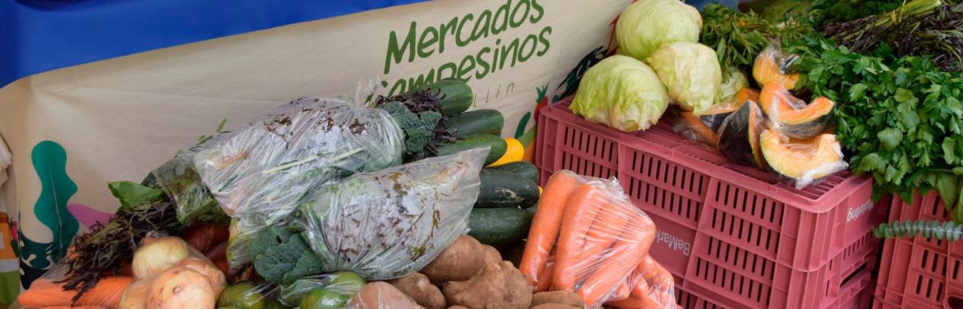 Con los Mercados Campesinos se busca vender la producción local en los diferentes barrios de la ciudad. / FOTO: ALCALDÍA DE MEDELLÍN