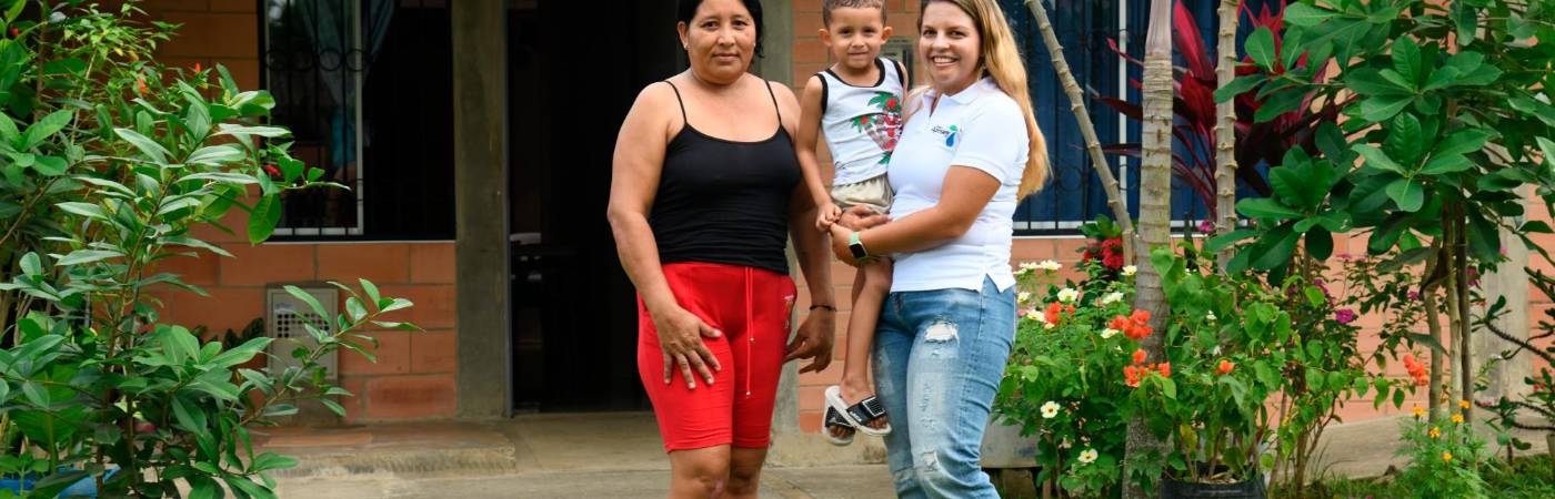 Gabriela Trujillo (a la Der.) estuvo desde su niñez inmersa en las fincas bananeras. Hoy es directora general de Grupo AgroSiete, que comercializa con Uniban.