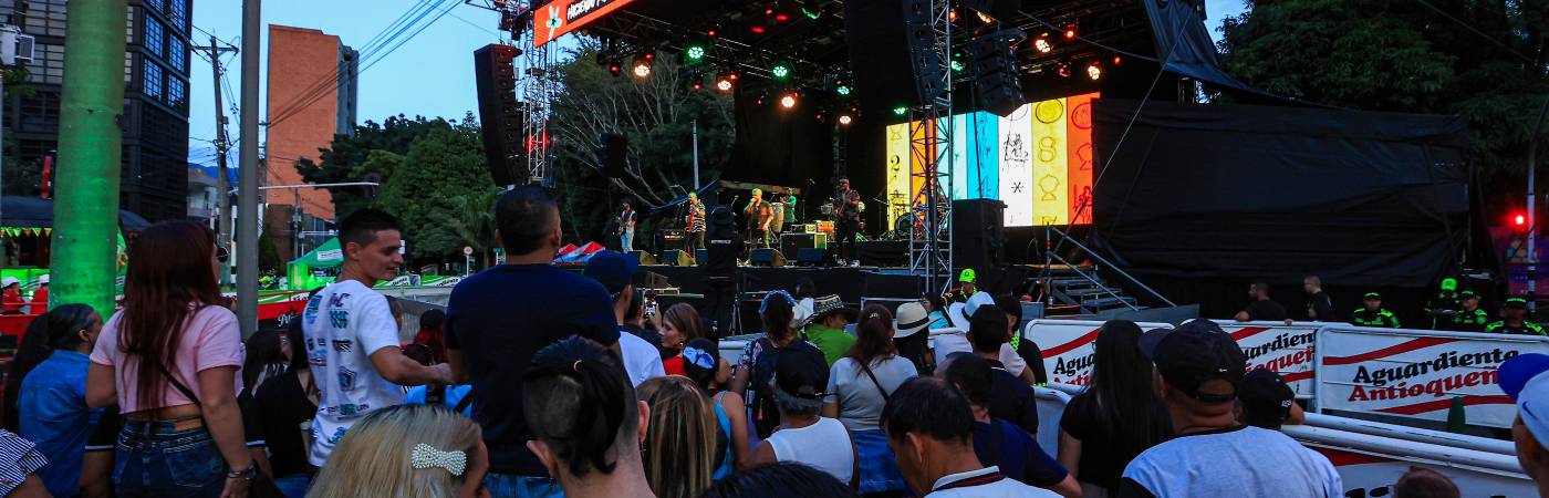 Estos son los días y lugares de los tablados de la Feria de las Flores 2026