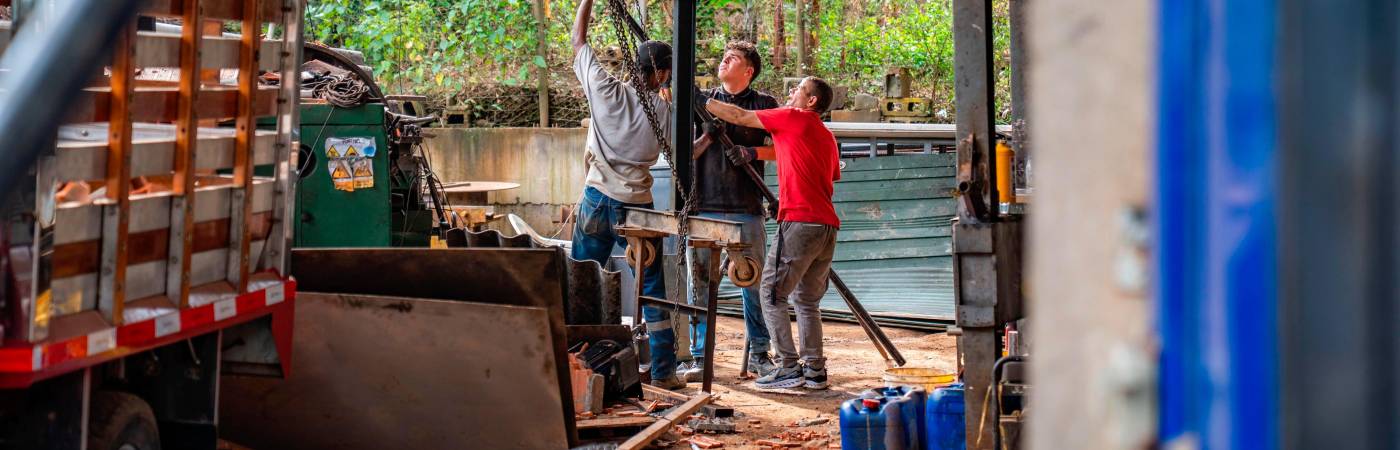 EN IMÁGENES: Emergencia en Barbosa: pipeta de gas explotó en un taller y dejó varios heridos