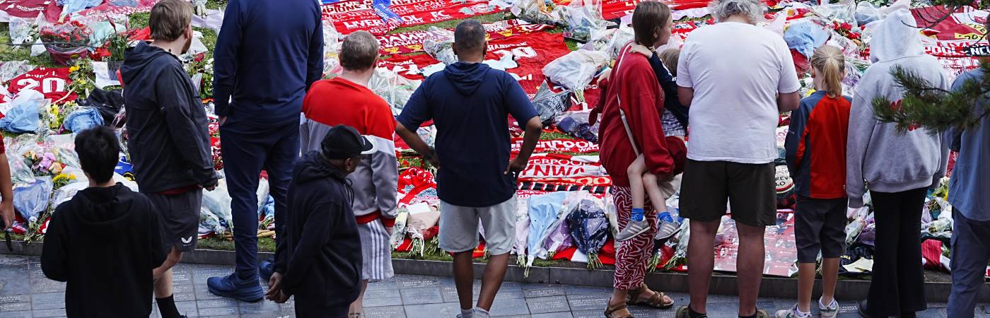 En el estadio de Anfield, hogar del Liverpool, también se llevaron a cabo varios homenajes. /FOTO: GETTY