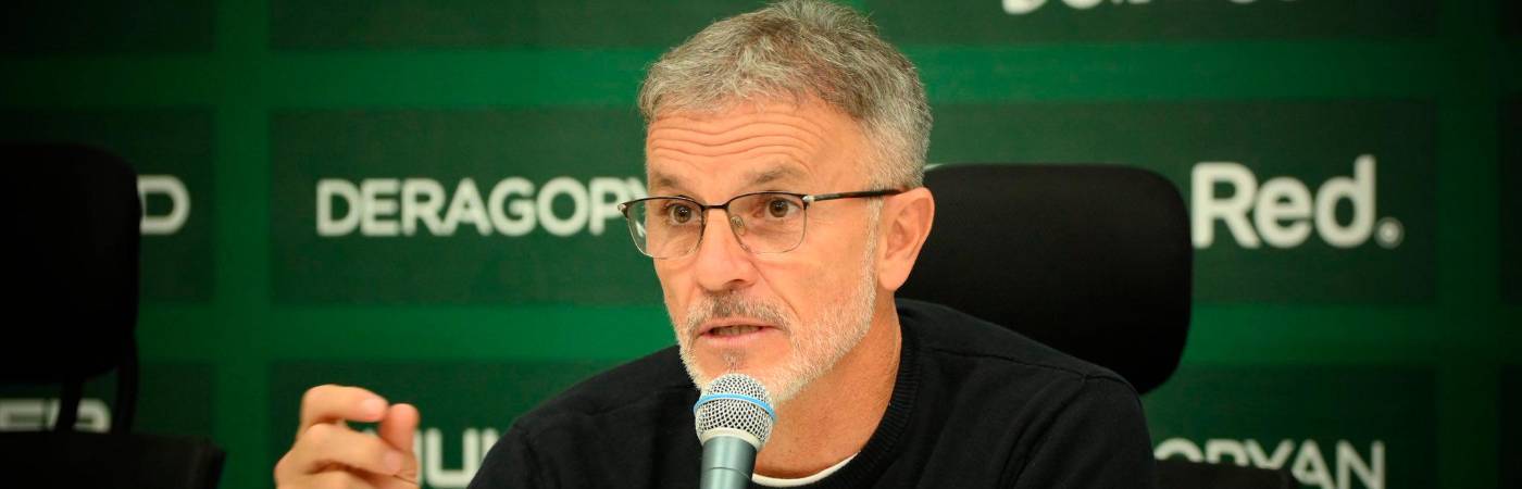 El entrenador argentino, Alfredo Grelak, de 54 años, sigue al frente de Ferro Carril Oeste, equipo que tiene su sede en Buenos Aires. / FOTO: @FerroOficial