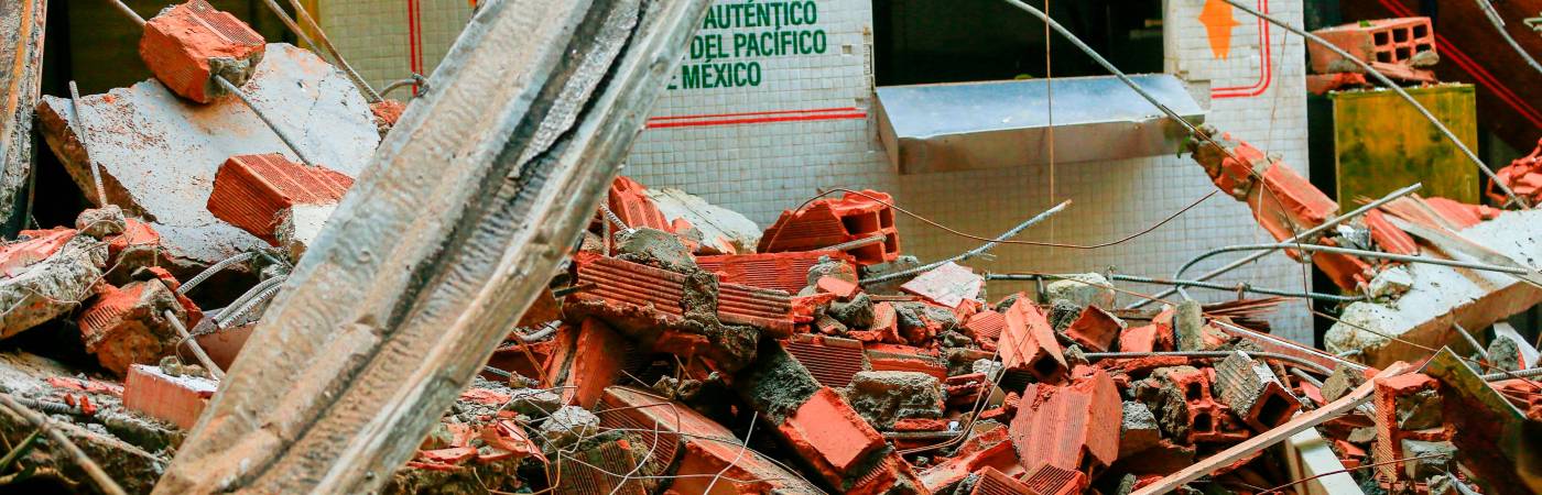 Además del techo, una de las vigas del restaurante también habría quedado afectada. 