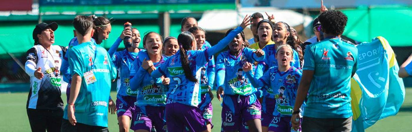 Club Formas Íntimas celebrando el título. /FOTO: CORPORACIÓN LOS PAISITAS