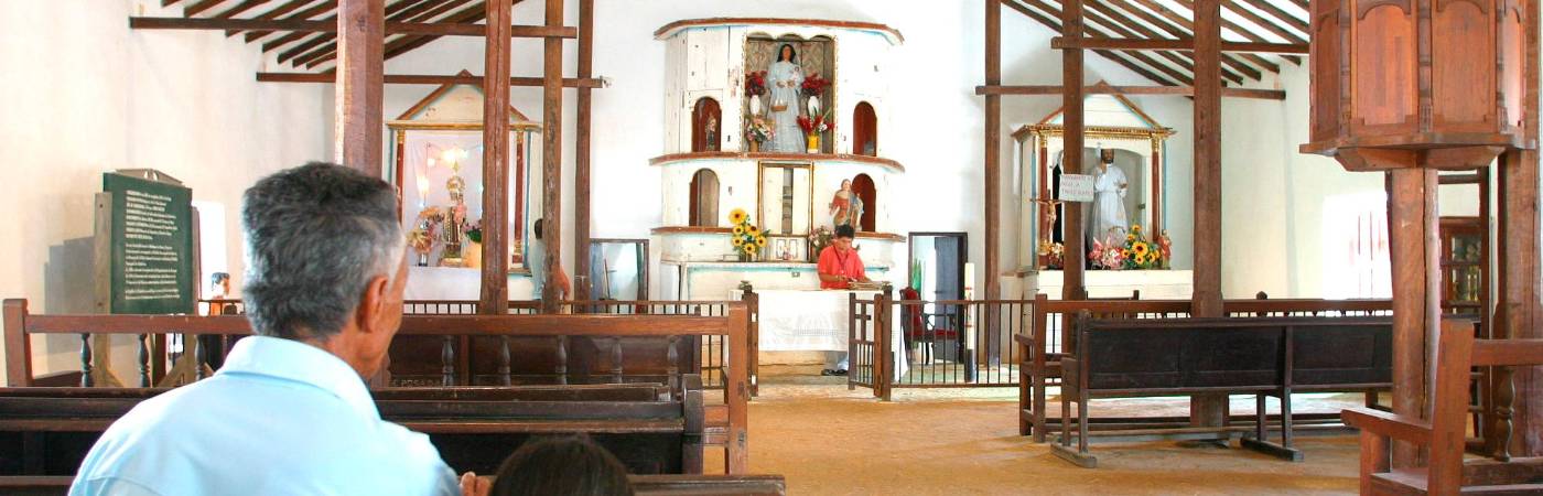 El altar de la primera iglesia construida en Antioquia. /FOTO: ARCHIVO - EL COLOMBIANO