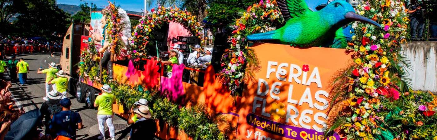 ¡Baile, alegría y mucha música... así se vivió el Desfile Avenida Primavera 2026!