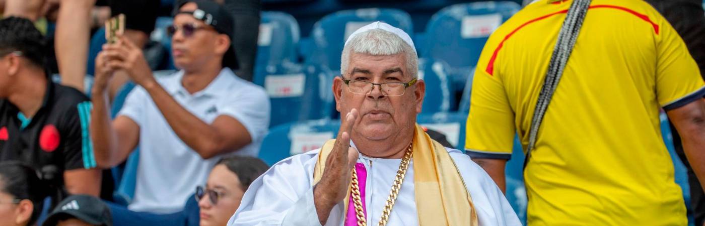 Fueron más fuertes estas bendiciones que las del papa Francisco. /FOTO: JUAN ANTONIO SÁNCHEZ. 
