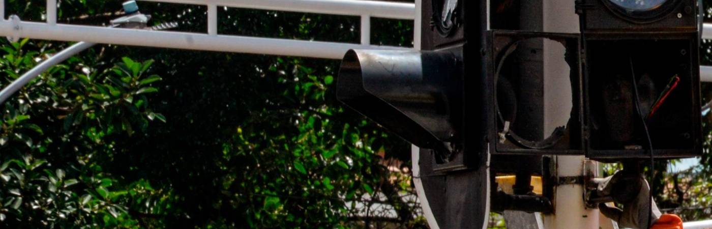 Así se ve un semáforo vandalizado. /FOTO: CORTESÍA