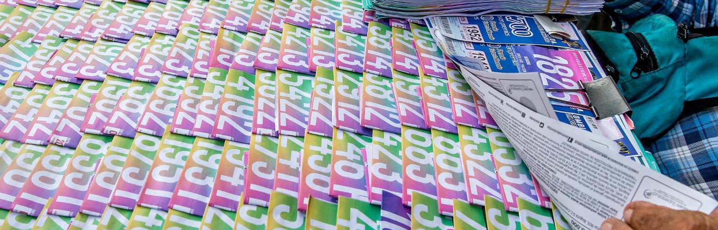 Vendedores de lotería en el centro de Medellín. /FOTO: JUAN ANTONIO SÁNCHEZ