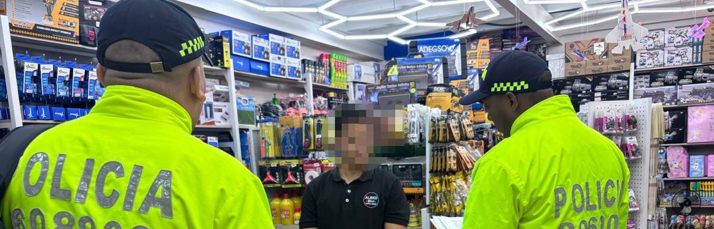 En la misma bodega también hallaron 2.650 unidades de químicos usados como veneno para ratas. FOTO: POLICÍA NACIONAL