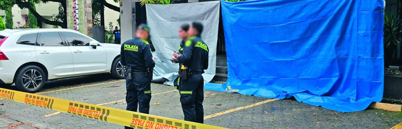 Tras el crimen de las dos hermanas, el lugar fue cubierto mientras el CTI de la Fiscalía realizaba la inspección de los cadáveres. /FOTO: SANTIAGO OLIVARES TOBÓN