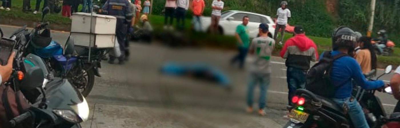 Una persona falleció en accidente de tránsito en la variante de Caldas. /FOTO: CORTESÍA DENUNCIAS ANTIOQUIA 