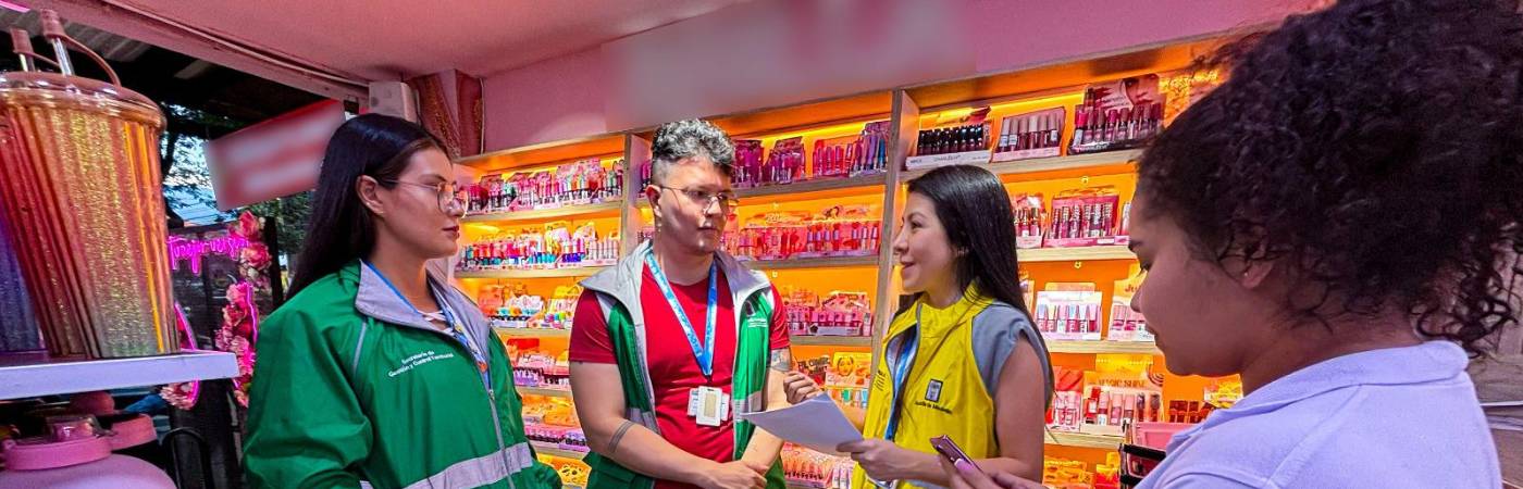 Los negocios deberán desmontar de inmediato lo que tengan instalado por fuera de la norma. FOTO: ALCALDÍA DE MEDELLÍN