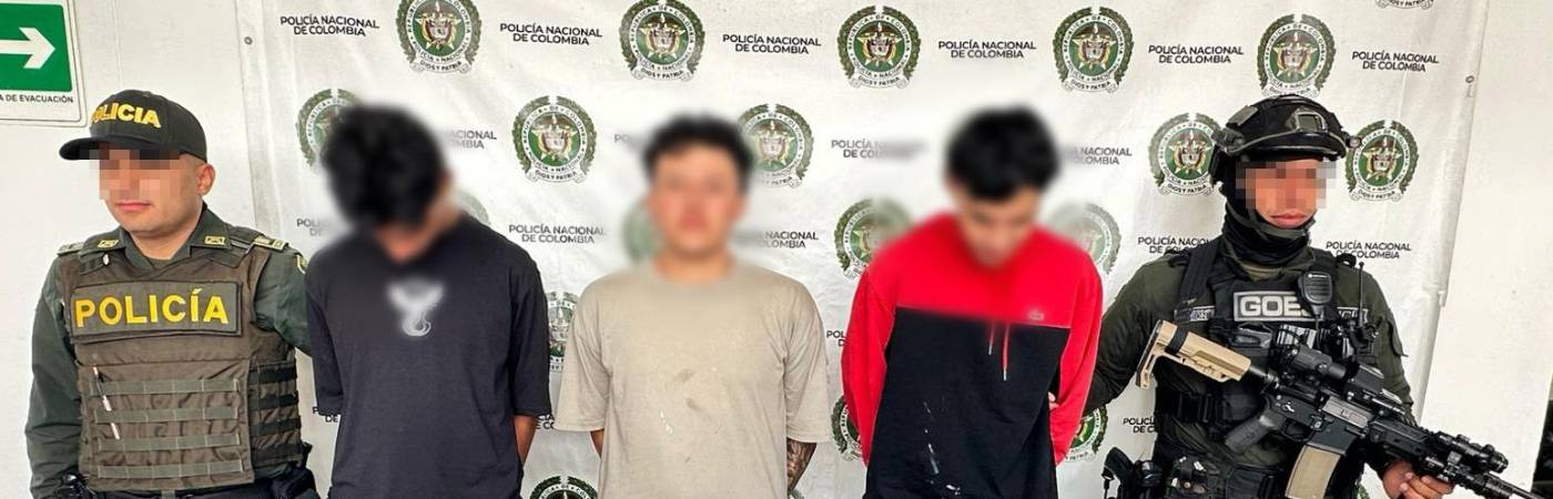 En el operativo también se incautó: un arma de fuego, una granada de fragmentación, cartuchos, marihuana, base de coca y 3 grameras./ FOTO: POLICÍA ANTIOQUIA