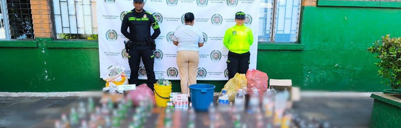 La mujer fue capturada en el lugar del hallazgo. FOTO: CORTESÍA POLICÍA METROPOLITANA 