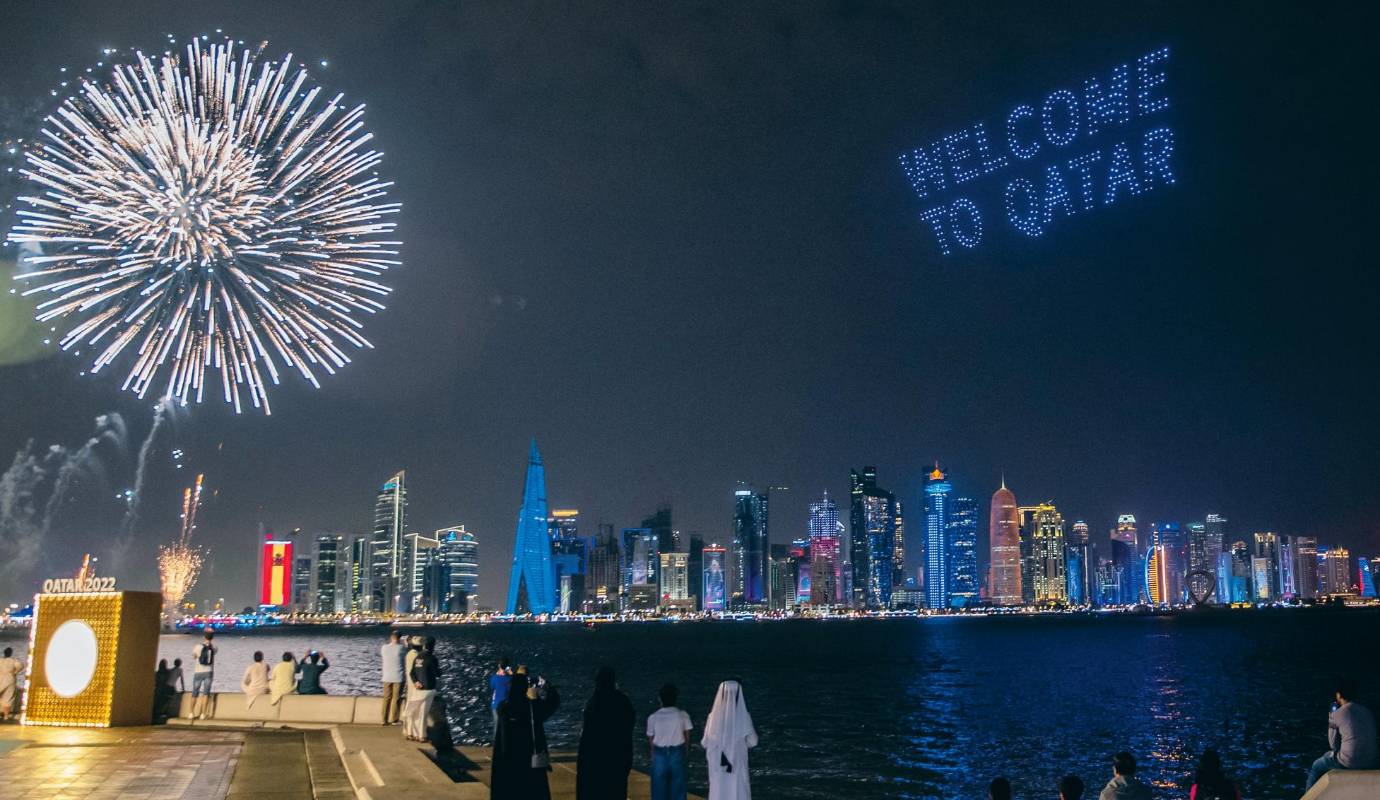 8. Con un espectacular show de drones y fuegos artificiales Catar dio inició a la fiesta del Mundial. / FOTO: JUAN ANTONIO SÁNCHEZ.