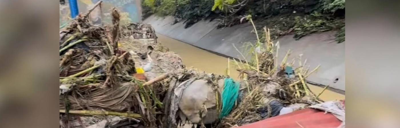 Así quedó uno de los sectores de la quebrada La Iguaná en Medellín. FOTO: CAPTURA X DE MANUEL VILLA
