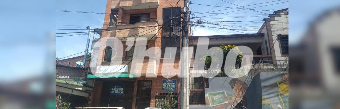 El crimen del suboficial ocurrió en el tercer piso de este edificio en Robledo. FOTO: GUILLERMO OSPINA