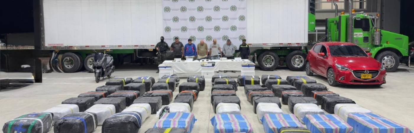 Incautación de drogas, armas, vehículos y dinero en un parqueadero de Copacabana. FOTO: CORTESÍA SECRETARÍA DE SEGURIDAD MEDELLÍN