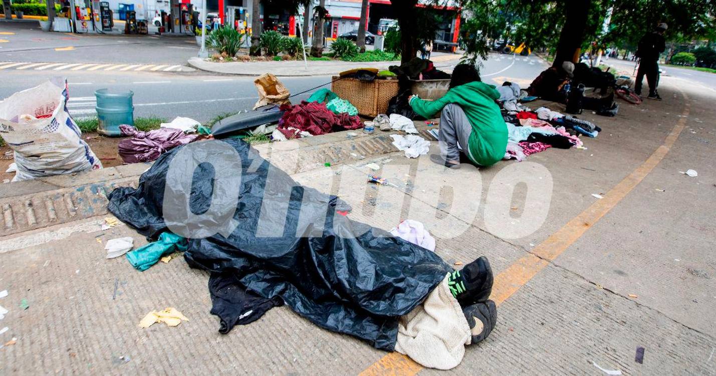 Muchos de los habitantes de calle que hay en Medellín son de otras ciudades colombianas e incluso de otros países. FOTO: JULIO CÉSAR HERRERA