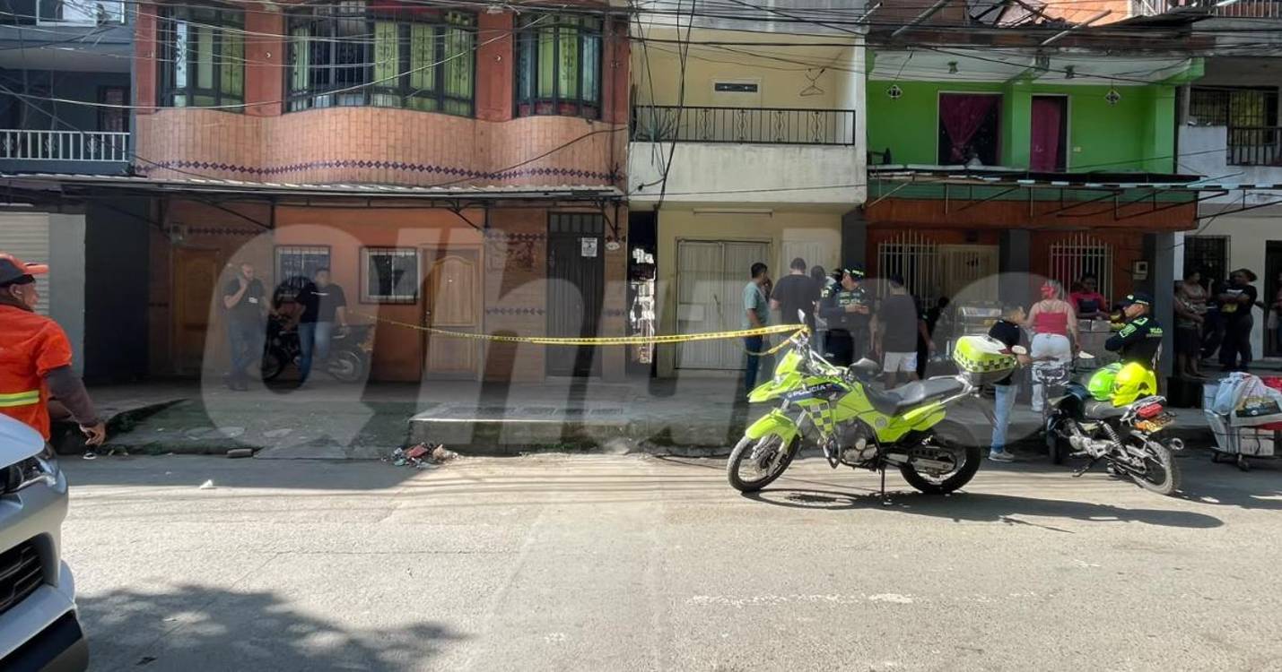 Por el callejón que se ve en medio de estas dos casas del barrio Nueva Villa La Iguaná ocurrieron los hechos. FOTO: LAURA ROSA JIMÉNEZ VALENCIA